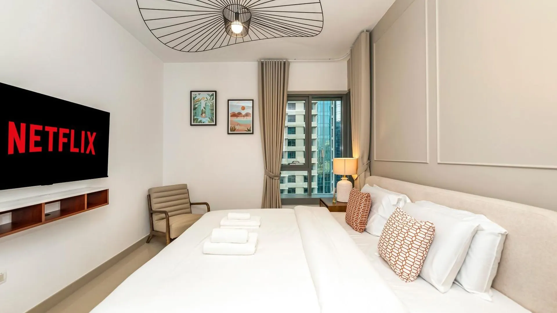 New Burj Khalifa & Fountain Views & Work Station Apartment Dubai