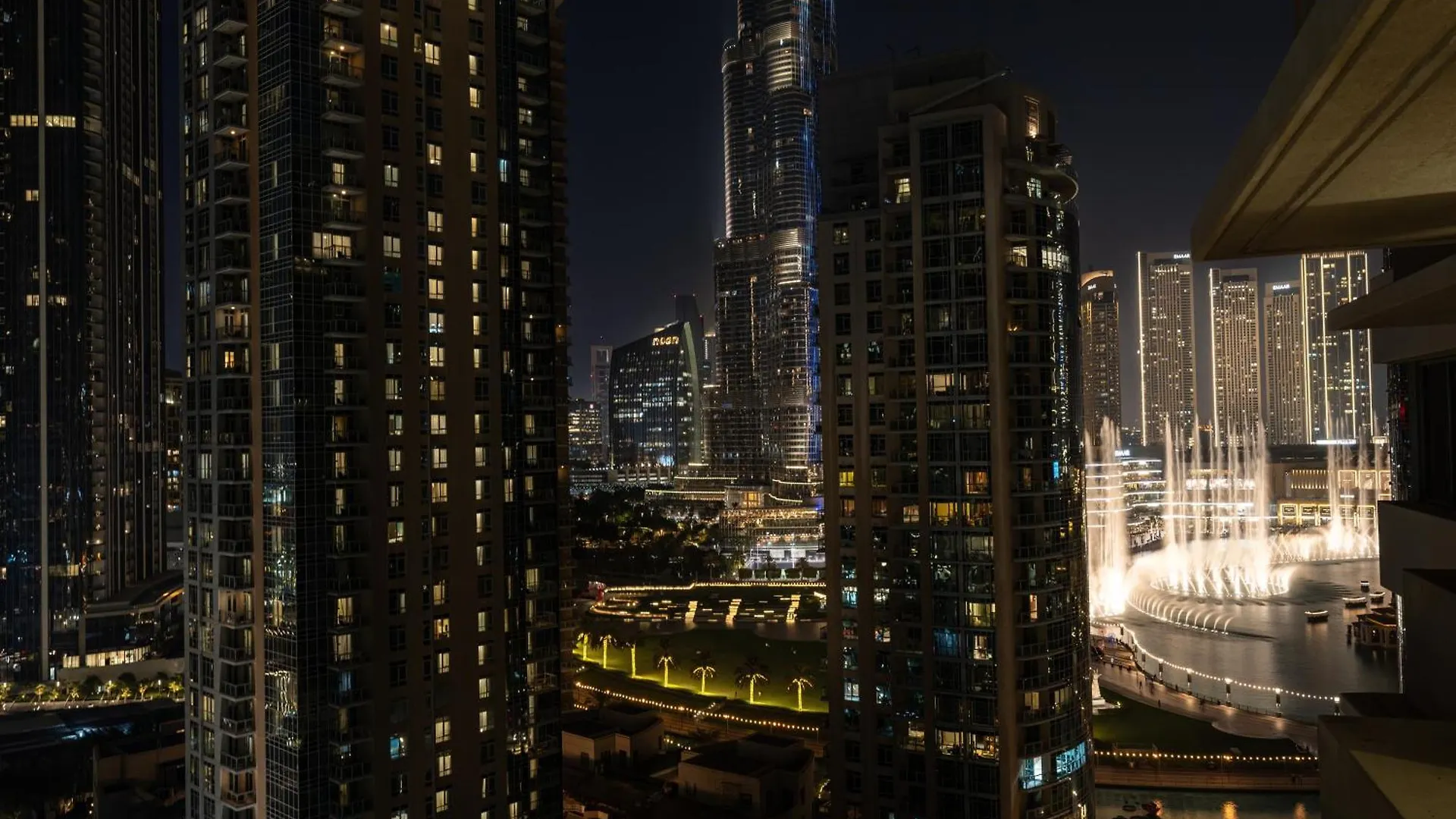 New Burj Khalifa & Fountain Views & Work Station Apartment Dubai