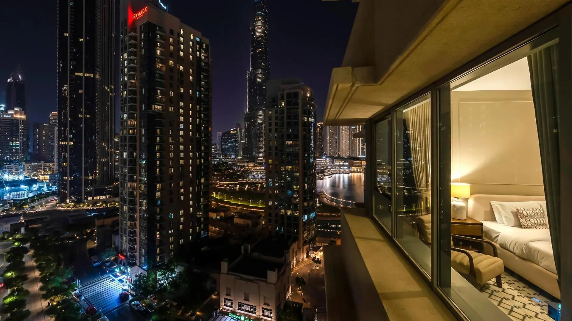New Burj Khalifa & Fountain Views & Work Station Apartment Dubai