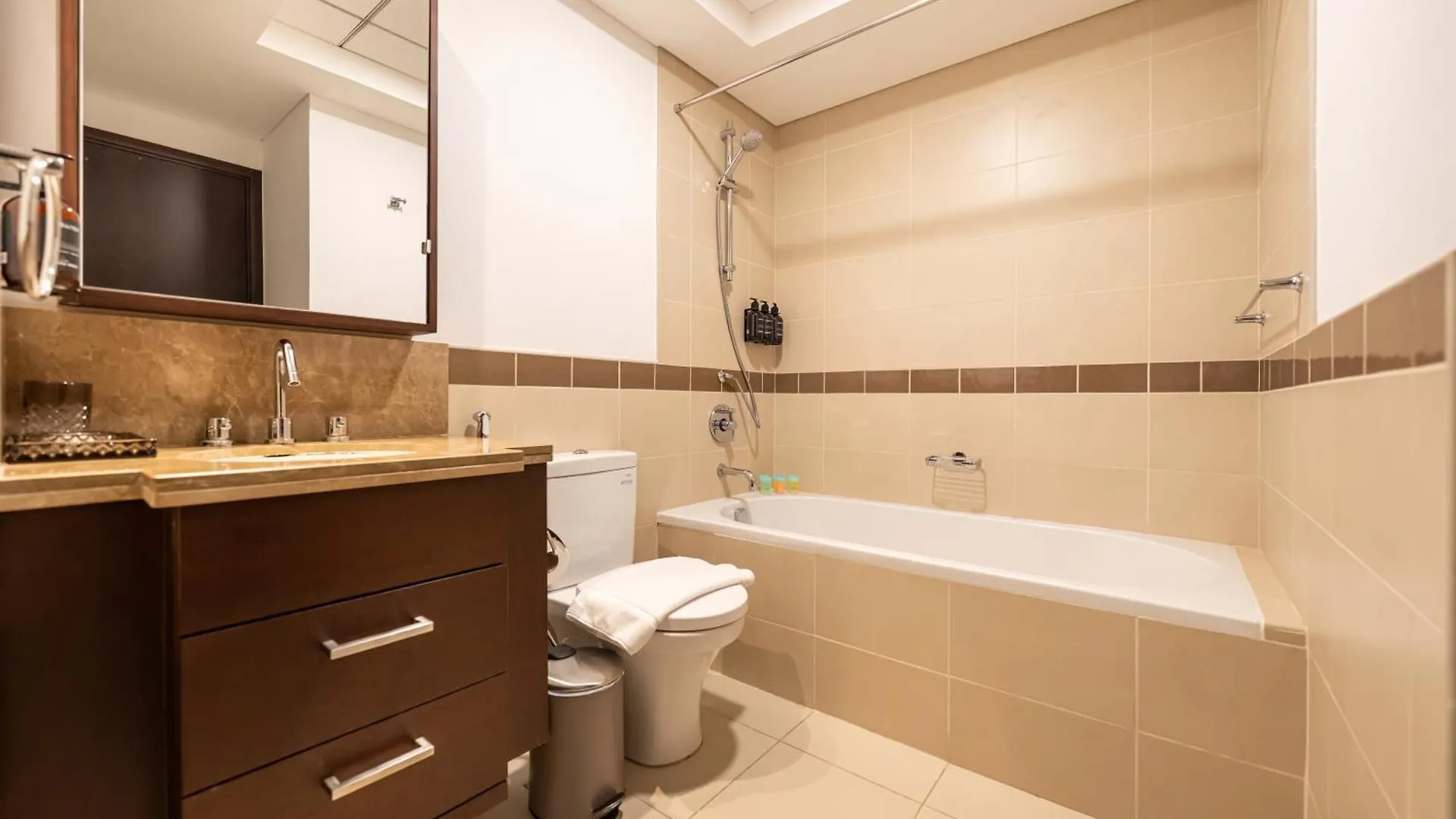New Burj Khalifa & Fountain Views & Work Station Apartment Dubai