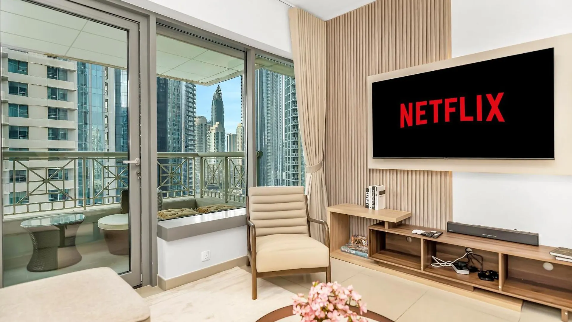 New Burj Khalifa & Fountain Views & Work Station Apartment Dubai