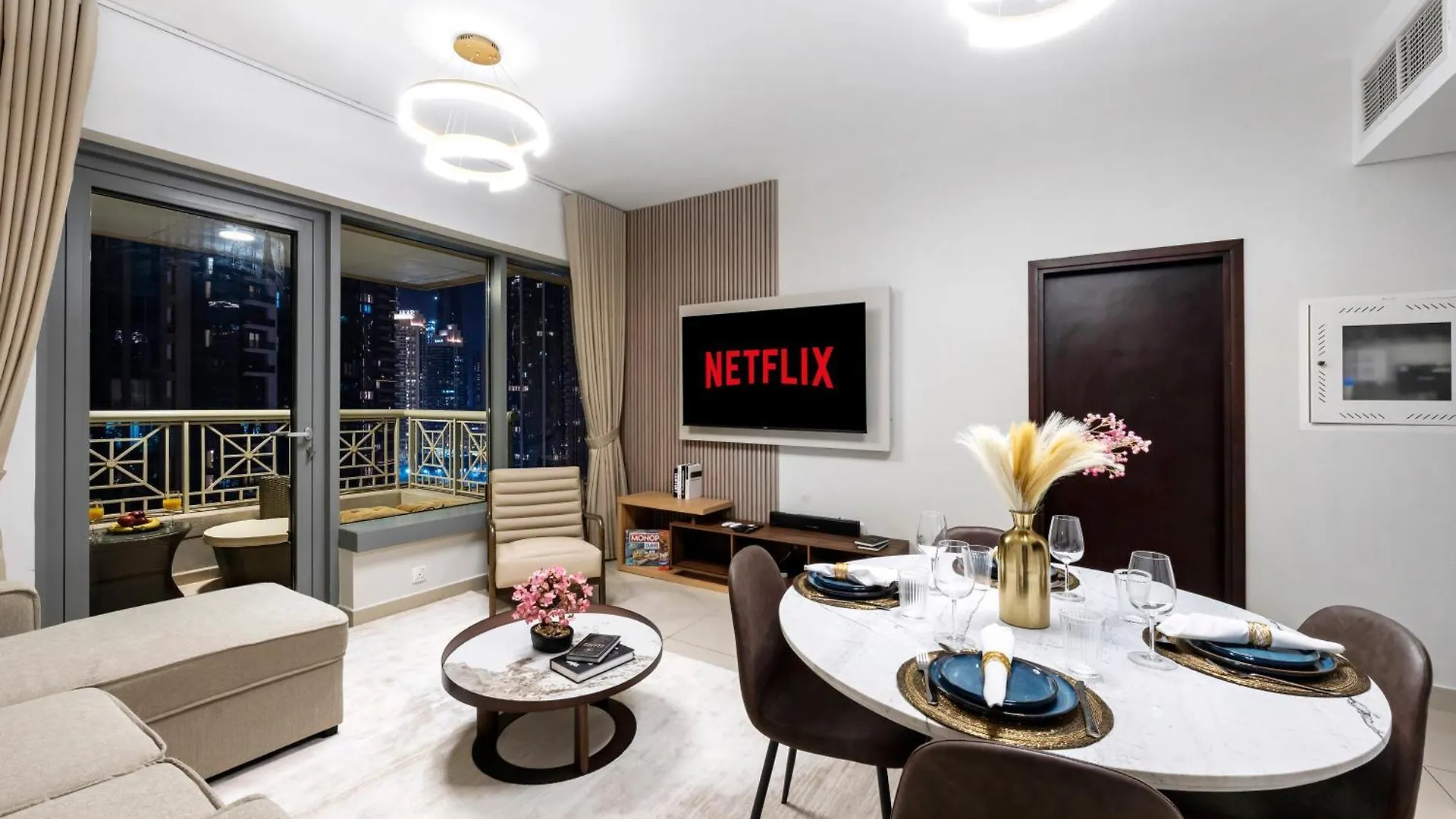 New Burj Khalifa & Fountain Views & Work Station Apartment Dubai