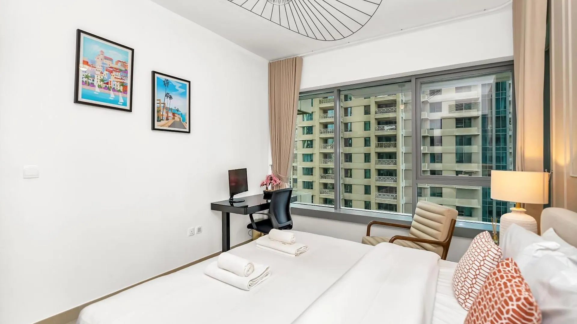 New Burj Khalifa & Fountain Views & Work Station Apartment Dubai