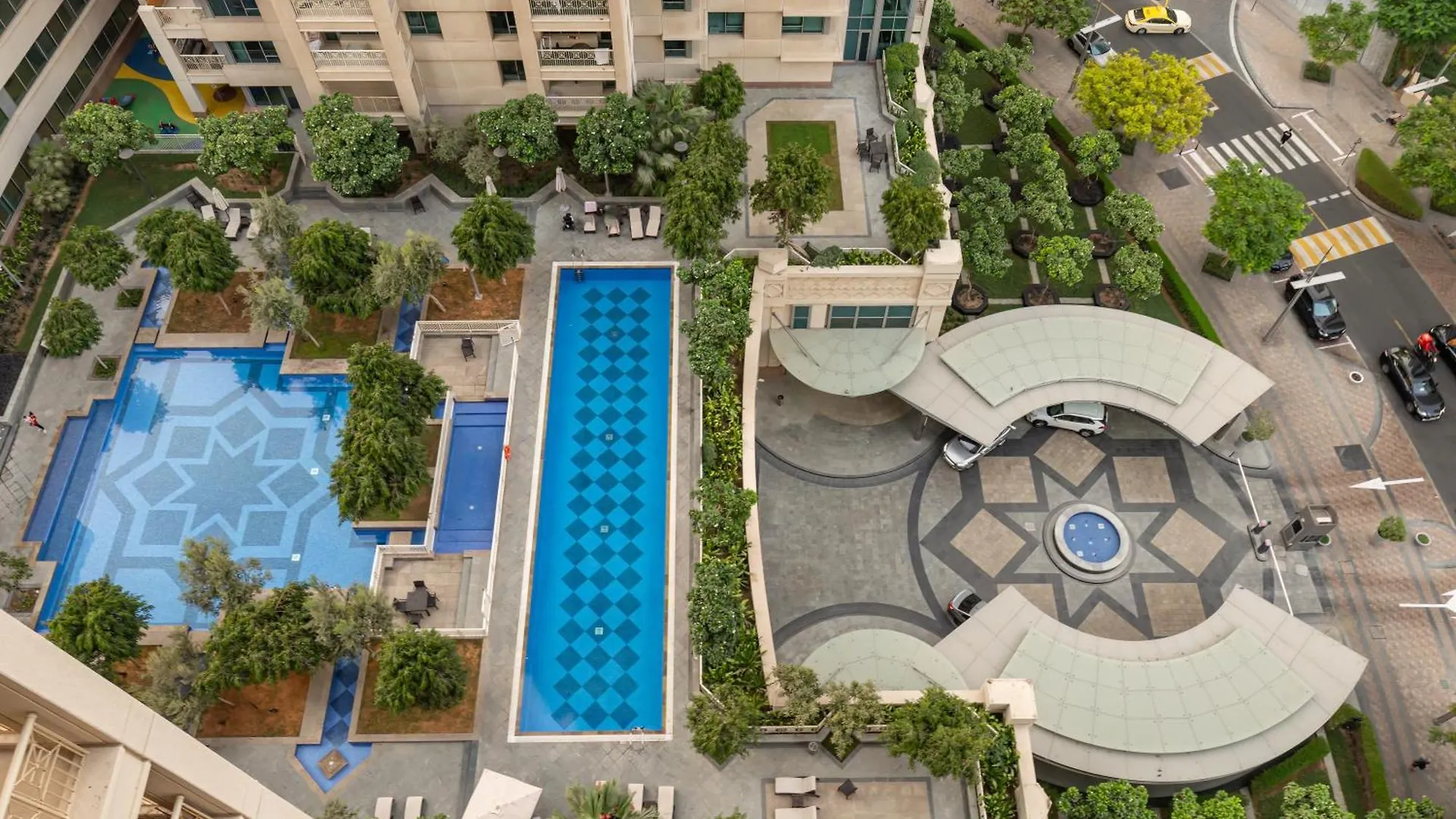New Burj Khalifa & Fountain Views & Work Station Apartment Dubai